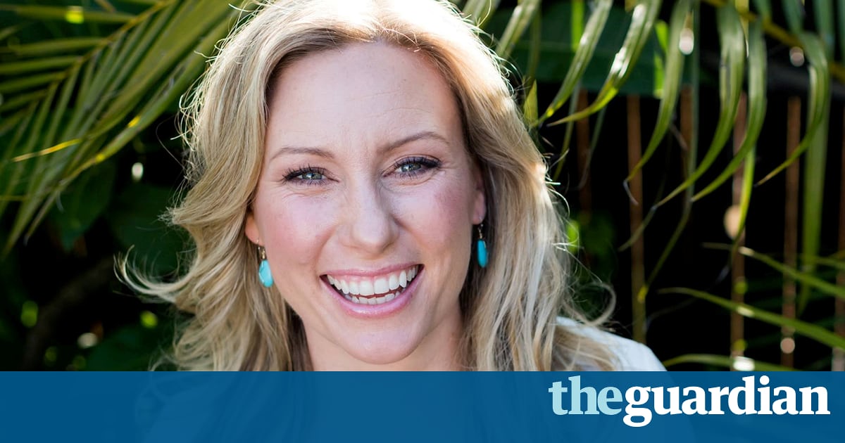 Justine Damond shooting: prosecutor delays decision on charging police officer